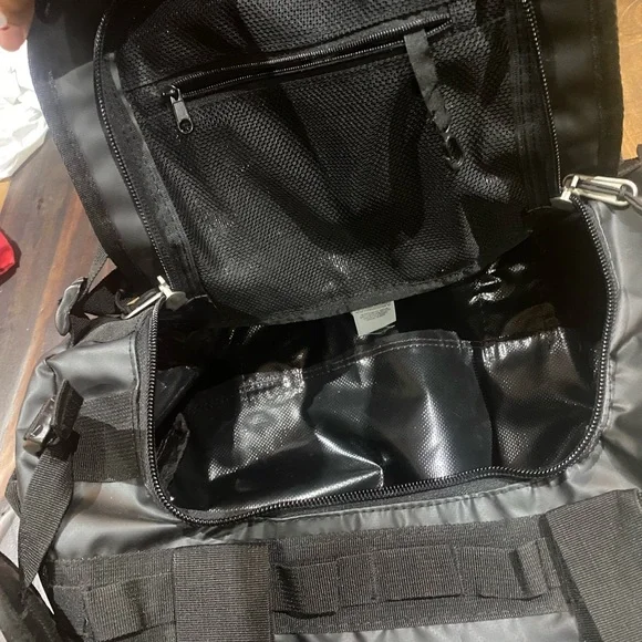 The north face duffle bag pack XS I believe - Picture 4 of 4